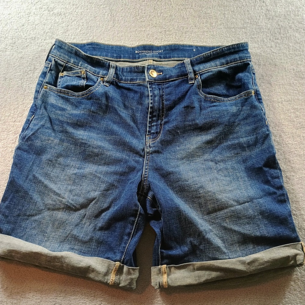 Chico's Women Boyfriend Short Blue Denim Size 12R Cuffed Hem Stretch